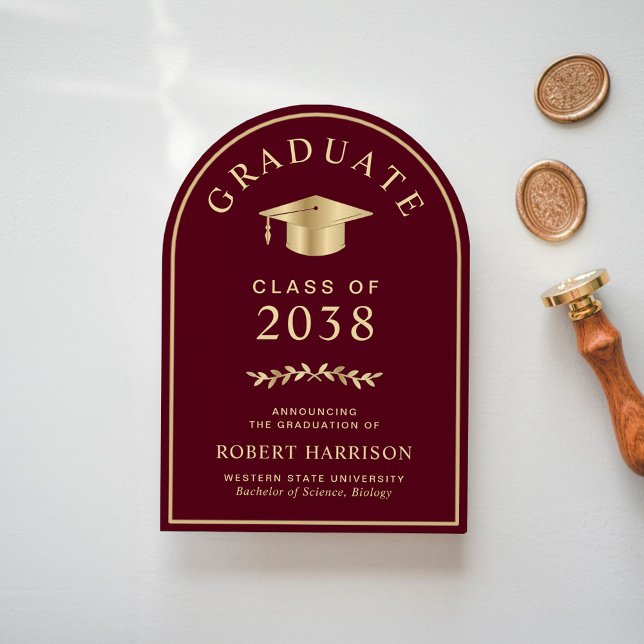 Anúncio de Conclusão de Curso de Faculdade Elegant (Share the pride and excitement of your graduate's achievement with friends and family near and far)