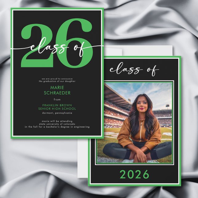 Anúncio de Conclusão de Curso em Roteiro Verde Mod (Modern Green Script Graduation Announcement)
