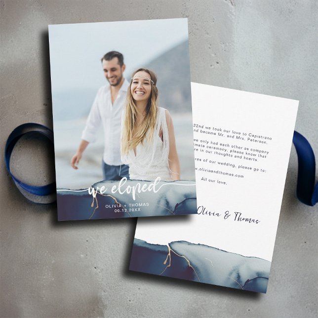 Anúncio de Elopemento de Fotografia Moderno Dourad (modern beach elopement photo announcement navy blue watercolor elegant bohemian romantic classy)