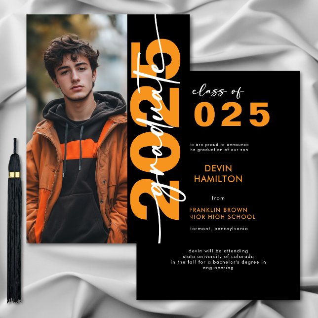 Anúncio de Formando da Tipografia Laranja Moderna  (Modern Bold Orange Typography Grad Announcement)