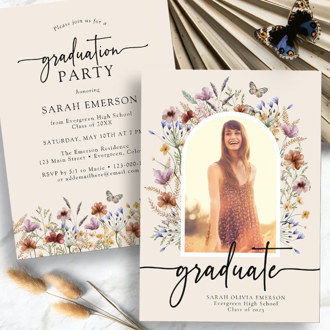 Anúncio de Formando Floral (Floral Watercolor Boho Graduate Announcement with Butterfly by Painted Paperie
)