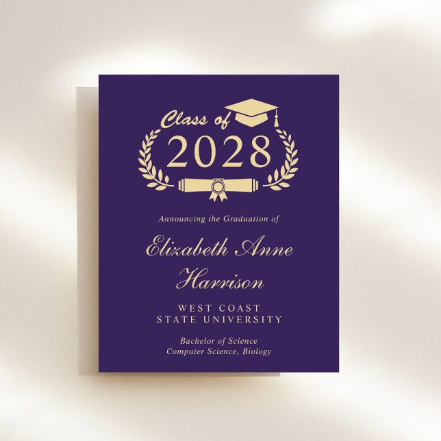 Anúncio de Formandos Dourado Roxo do Orçamento (Share the pride and excitement of your graduate's achievement with friends and family near and far)