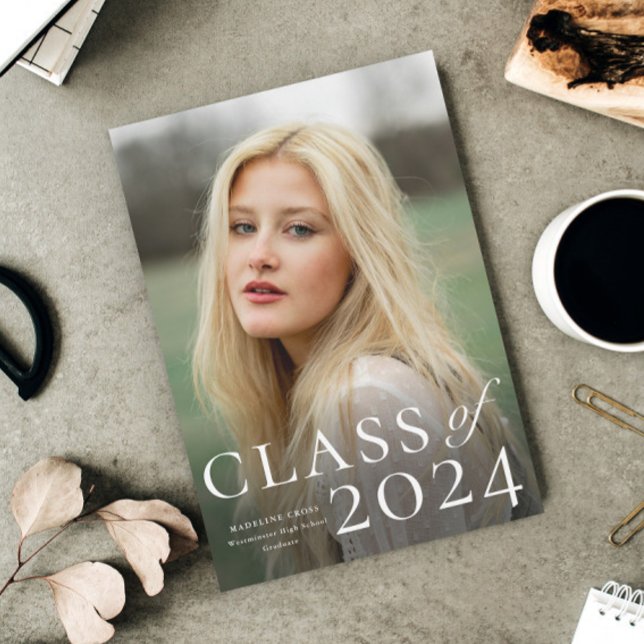 Anúncio de Formatura com Foto de Tipo Elegante (Elegant typography class of 2024 photo graduation magnetic announcement.)