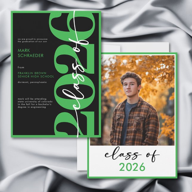 Anúncio de Formatura com Tipografia Verde Moderna (Modern Green Typography Graduation Announcement)