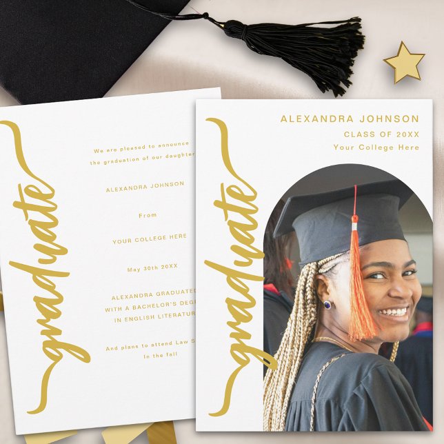 Anúncio de Formatura Elegante com Foto de Arco Mod (Modern trendy arch photo graduation announcement card stylish black & gold script minimalist design)