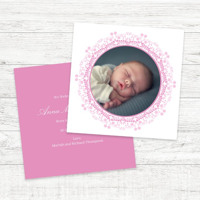 Anúncio de Foto de Bebê com Floral Rosa Elegante (Elegant pink floral baby announcement with soft blush tones and newborn photo)