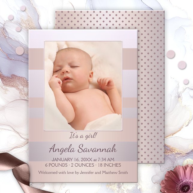 Anúncio de Foto de Rapariga em Greve de Pastel Mod (Baby girl photo announcement featuring your own favorite photo, framed by soft pastel peach and pink)