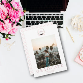 Anúncio de Graduação com Foto e Monograma Coquette