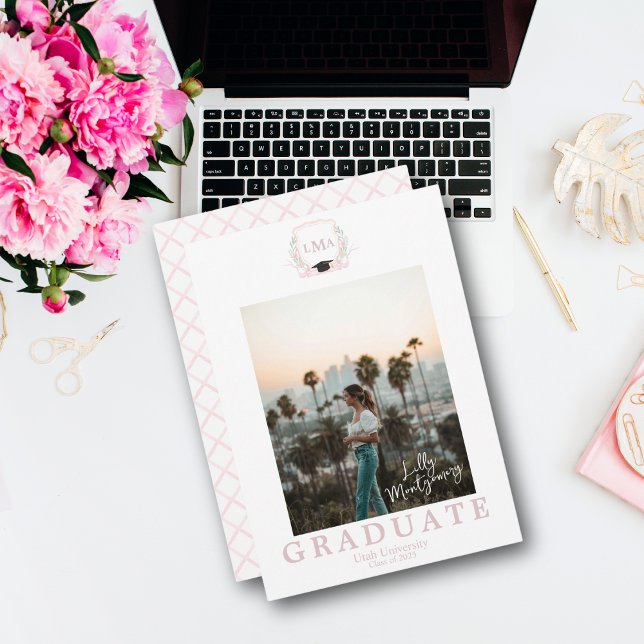 Anúncio de Graduação com Foto e Monograma Coquette (Criador carregado)