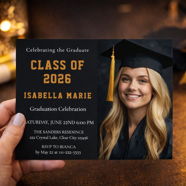 Anúncio de Graduação com Foto em Dourado 2026 (A modern black and gold photo graduation announcement that feels personal and timeless for Class of )