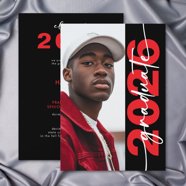 Anúncio de Graduação com Tipografia Vermelha Moder (Modern Bold Red Typography Grad Announcement)