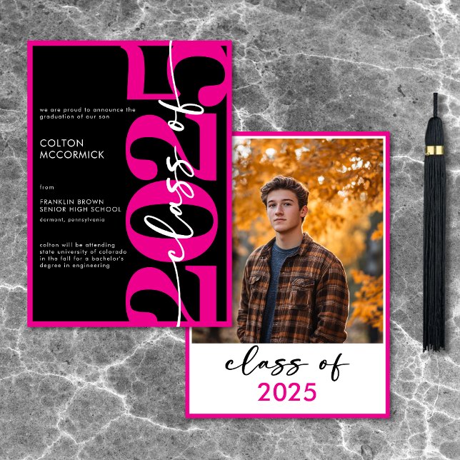Anúncio de Graduação da Tipografia Rosa Quente Mod (Modern Hot Pink Typography Graduation Announcement)