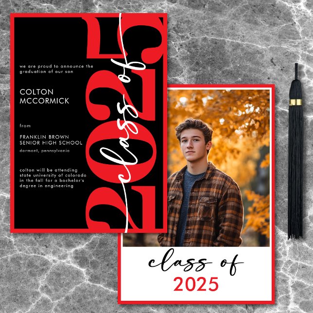 Anúncio de Graduação da Tipografia Vermelha Modern (Modern Red Typography Graduation Announcement)