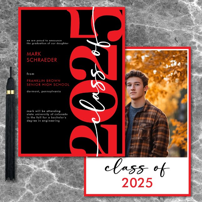 Anúncio de Graduação da Tipografia Vermelha Modern (Modern Red Typography Graduation Announcement)