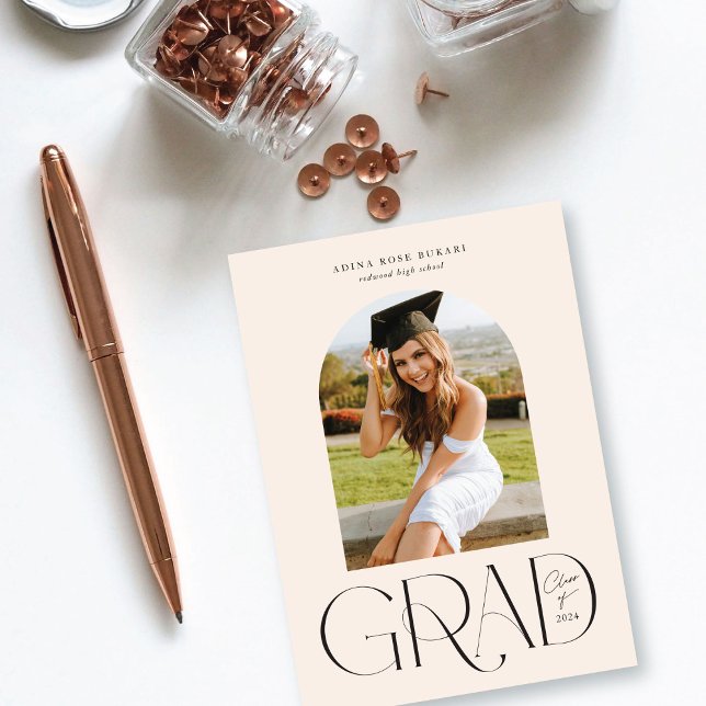 Anúncio de Graduação de Creme Fotográfico Archado  (Criador carregado)