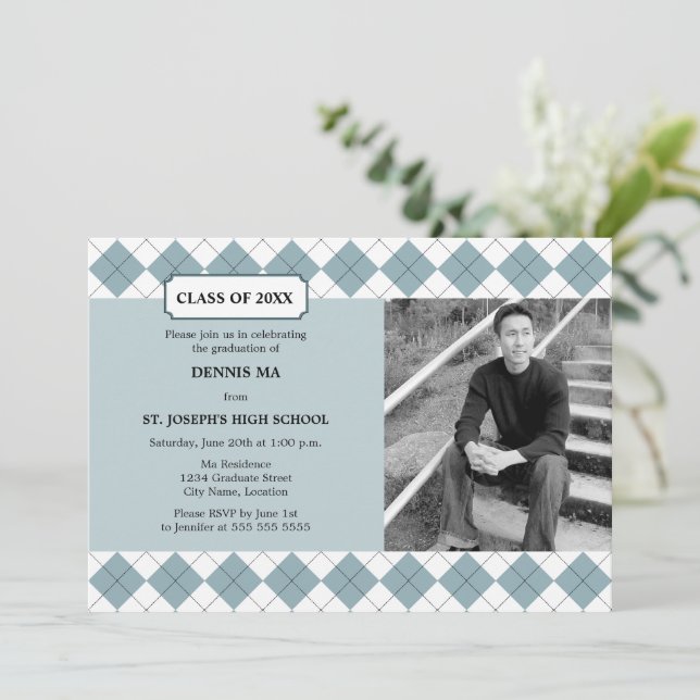 Anúncio de Graduação de Foto de Argyle Preppy (Em pé/Frente)
