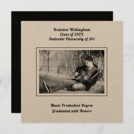 Anúncio de Graduação de Foto do Filho Branco e Neg