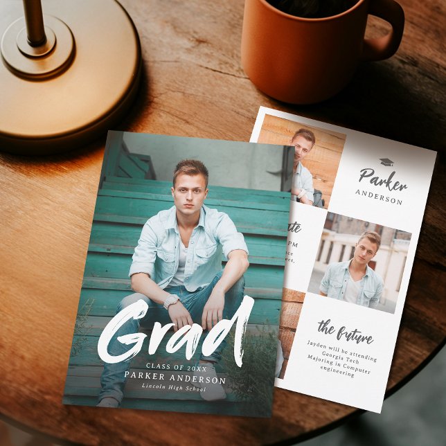 Anúncio de Graduação de Foto do Script de Pincel M (Modern Brush Script Photo Graduation Announcement)