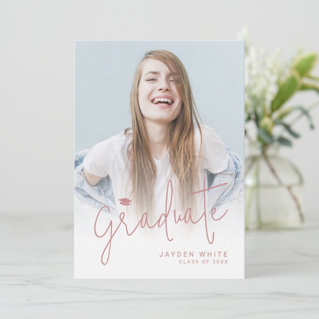 Anúncio de Graduação de Foto do Script Moderno Ros (Em pé/Frente)