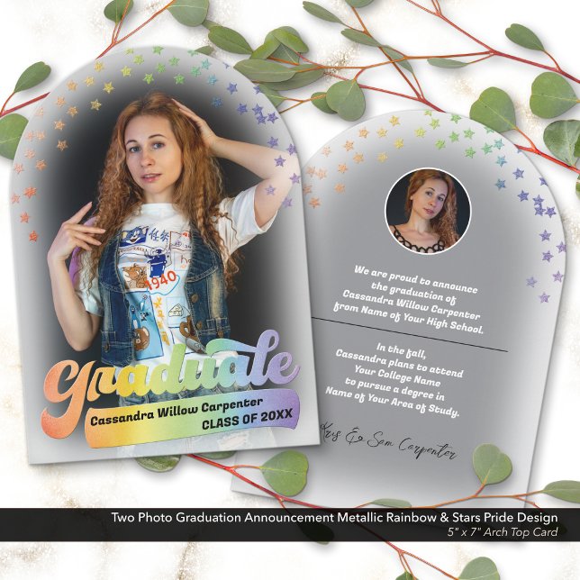 Anúncio de Graduação de Foto Orgulho Retroativo Ar (Two Photo Graduation Announcement with a Retro Pride Design & Embossed Metallic Look Rainbow Details)
