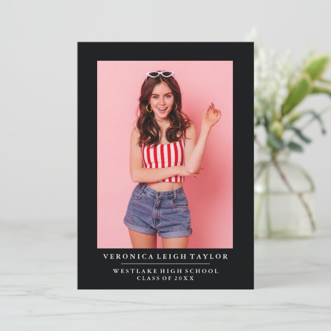 ANÚNCIO DE GRADUAÇÃO DE FOTOGRAFIA MINIMALISTA BÁS (Em pé/Frente)