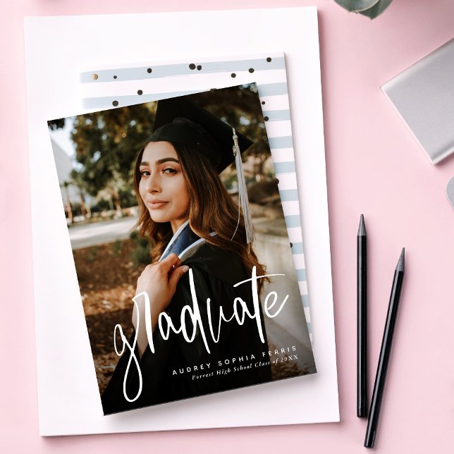 Anúncio de graduação de fotos do formando moderno (Criador carregado)