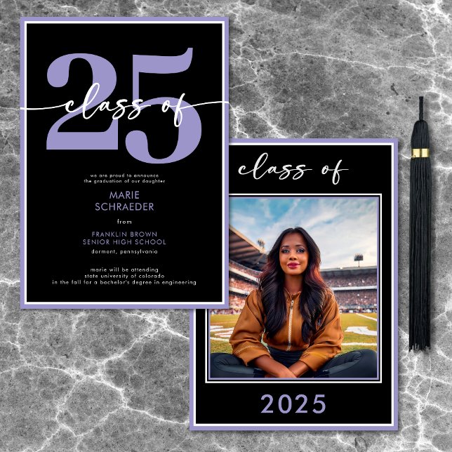 Anúncio de Graduação de Script Roxo Moderno (Modern Purple Script Graduation Announcement)