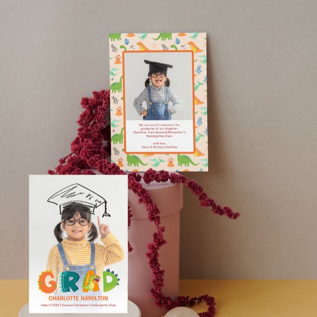 Anúncio de Graduação do Jardim de Infância Dinossa (Cute Dinosaur Kindergarten Graduation Announcement)