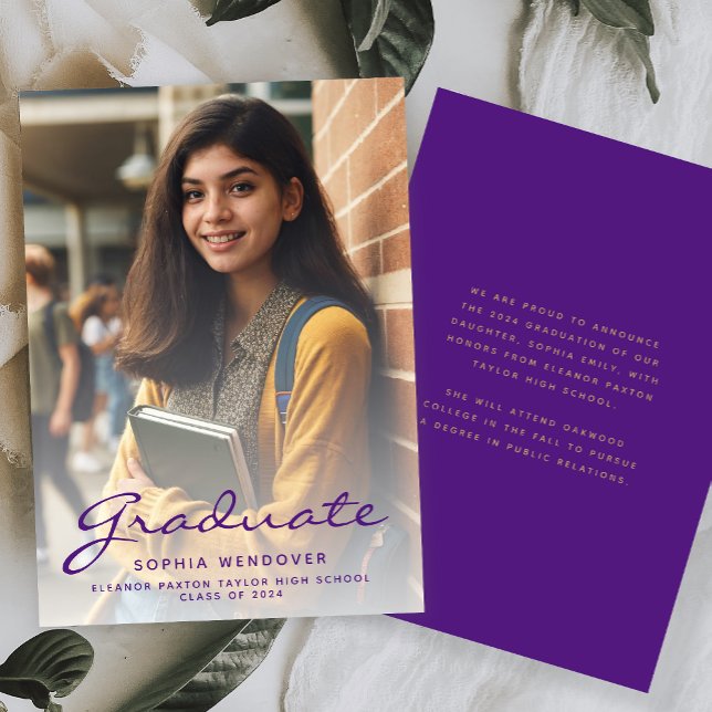 Anúncio de Graduação Dourada em Púrpura 2024 (Criador carregado)