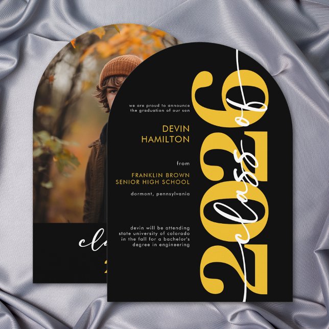 Anúncio de Graduação em Tipografia Amarela Moderna (Modern Yellow Typography Arch Grad Announcement)