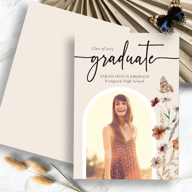 Anúncio de Graduação Floral (Elegant Floral Watercolor Graduation Announcement with Butterfly by Painted Paperie
)