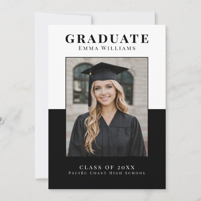 Anúncio de Graduação Moderno em Branco e Preto (Frente)