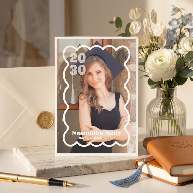Anúncio de Graduação Moderno Minimalista e Diverti (White Modern Minimal Funky Frame Photo Graduation Announcement)