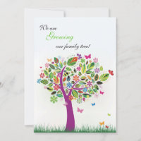 Anúncio de gravidez na árvore florescente