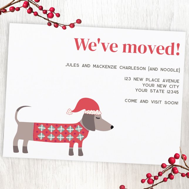 Anúncio de mudança de Natal do Cão de Dachshund (Fun Dachshund Wiener Sausage dog Christmas change of address moving announcement postcard)