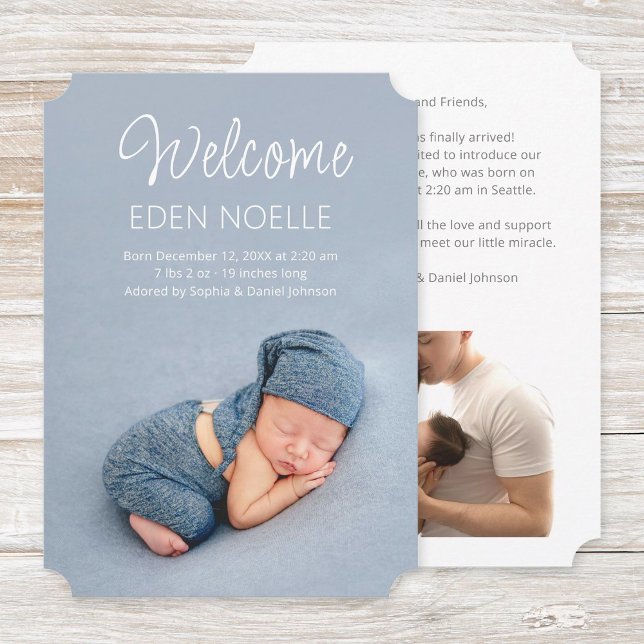 Anúncio de nascimento de Foto Gratuita de Boas-Vin (Modern script Welcome cute birth announcement flat card with shaped corners and elegant white text.)