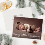 anúncio de nascimento moderno de natal<br><div class="desc">anuncie o nascimento do seu bebê com este design de guião branco com uma adorável fotografia de um bebê recém-nascido,  a imagem e o texto deste cartão podem ser personalizados.</div>