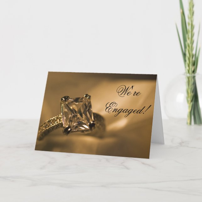Anúncio de Noivado com Anel de Diamante de Corte P (Frente)