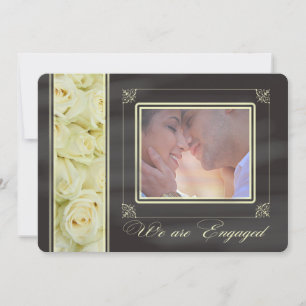 anúncio de noivado com foto de rosas brancas