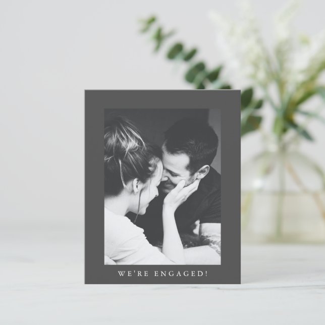 Anúncio de Noivado de Foto Minimalista 2 (Em pé/Frente)