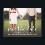 Anúncio de Salvar Data com Foto Caprichoso<br><div class="desc">Anúncio de salvar data caprichoso e elegante com foto apresentando caligrafia moderna branca.</div>