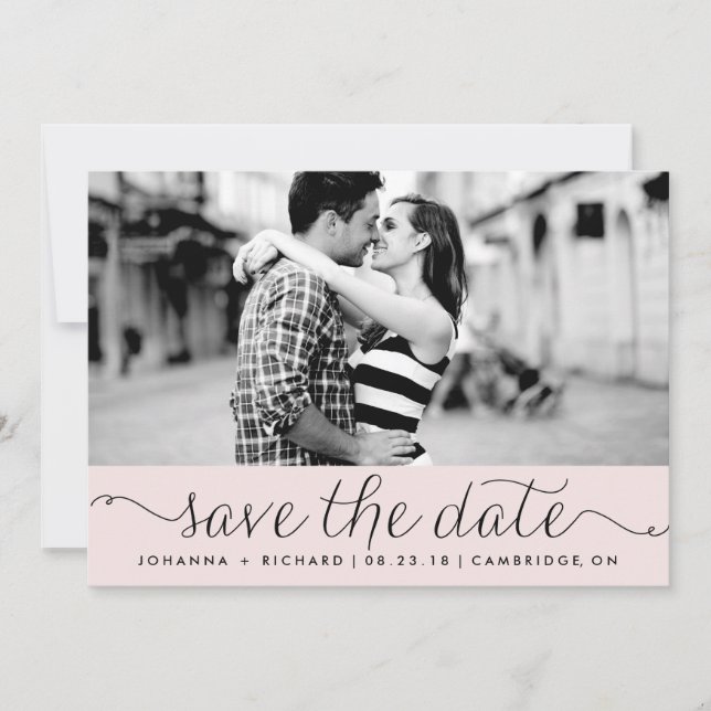 Anúncio de Save the Date com Script Delicado Rosa (Frente)