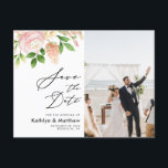 Anúncio de Save the Date de Casamento Elegante com<br><div class="desc">Cartão de Anúncio de Save the Date de Casamento com Foto e Letra Elegante com Folhagem de Rosa Rosa. Deixe sua família, amigos e colegas saberem que você definiu uma data para a celebração do seu casamento com este cartão de convite de save the date de casamento elegante, sofisticado e...</div>