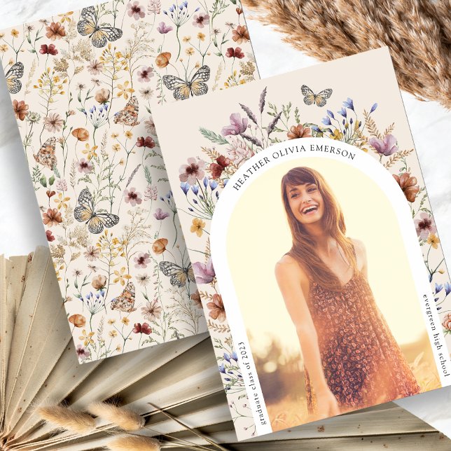 Anúncio do Formando Boho (Boho Wildflower Watercolor Graduate Announcement with Butterfly by Painted Paperie
)