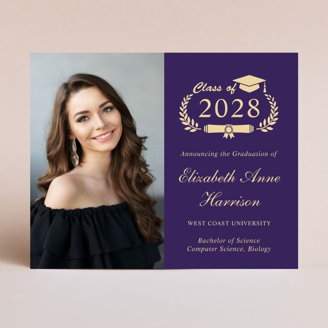 Anúncio do Formandos de Fotografia de Orçamento (An elegant budget-friendly college graduation announcement to celebrate the graduate's achievements)