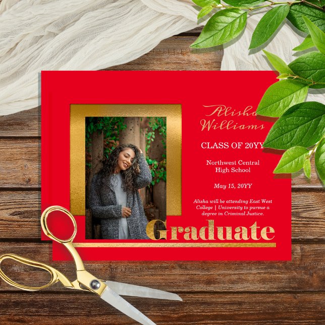 Anúncio Dourado Elegante clássico Formando 1 Foto vermelho (Classy Elegant Gold Tone Text "Graduate" One Photo Red Graduation Announcement - Print | Download)