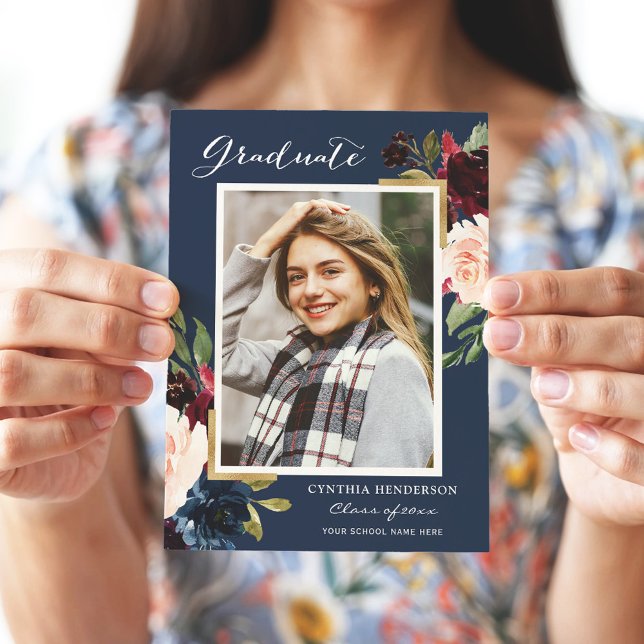 Anúncio Elegante Burgundy e Graduação de Fotos de Formando (Criador carregado)