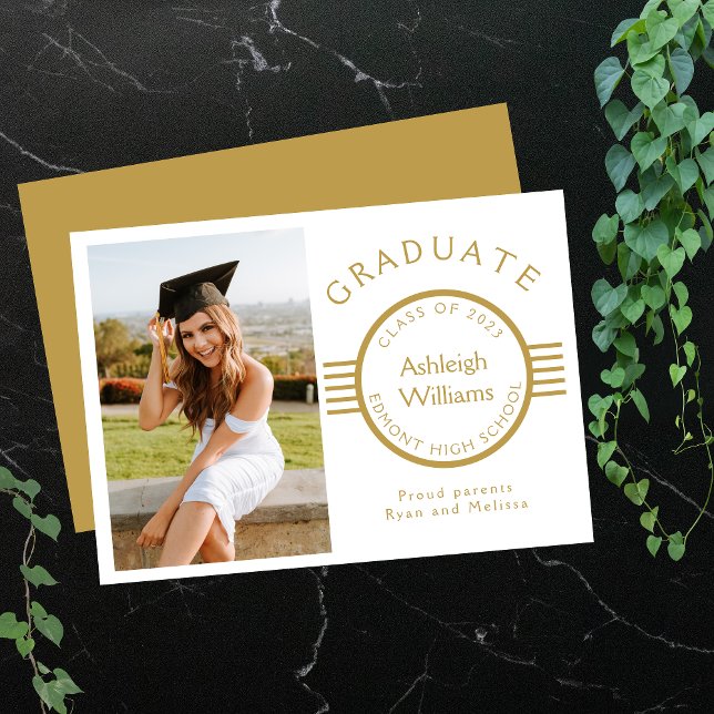 Anúncio Emblema Moderno de Graduação com Faixa Dourada (Criador carregado)