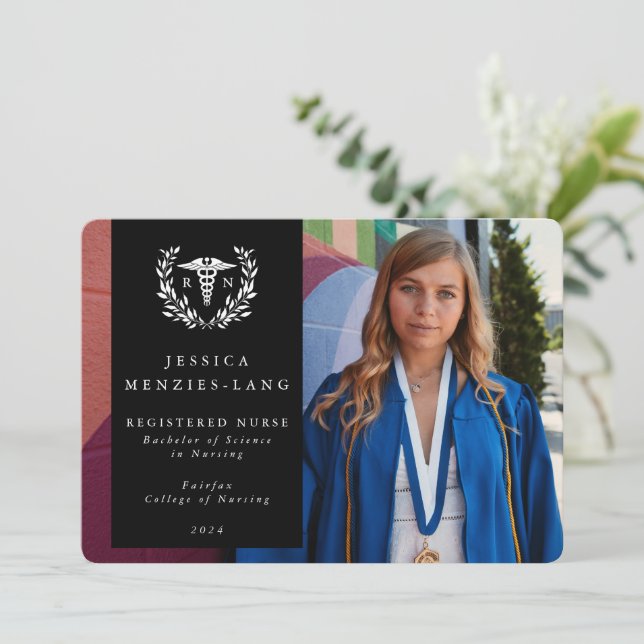 Anúncio Enfermeira Registrada de Black + White Laurel Wrea (Em pé/Frente)