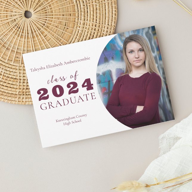 Anúncio Ensino Médio Burgundy Gradução Simples (High School Graduate Classic Simple Graduation Announcement (Burgundy and Black Themes))